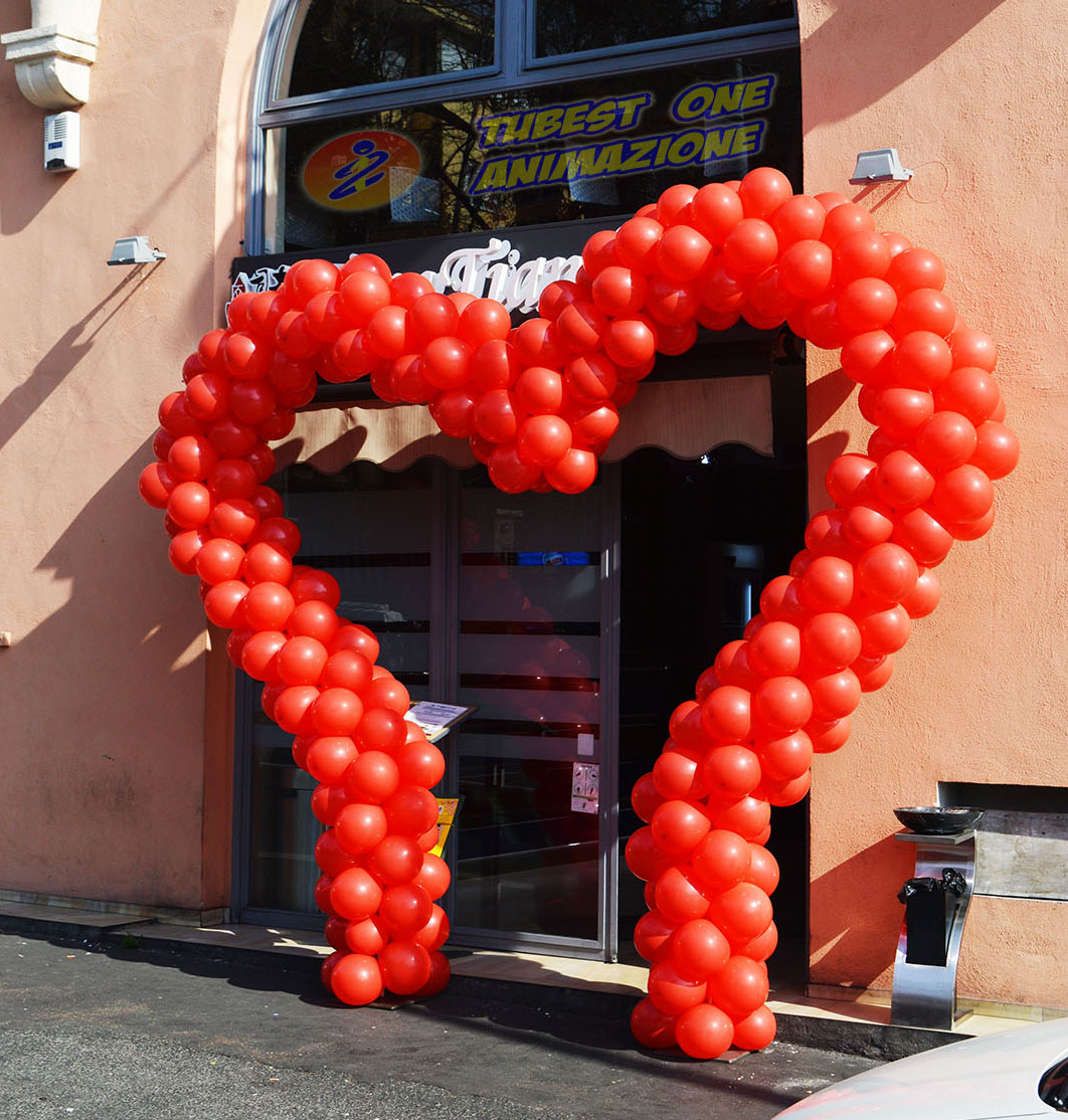 Arco a cuore di palloncini per San Valentino