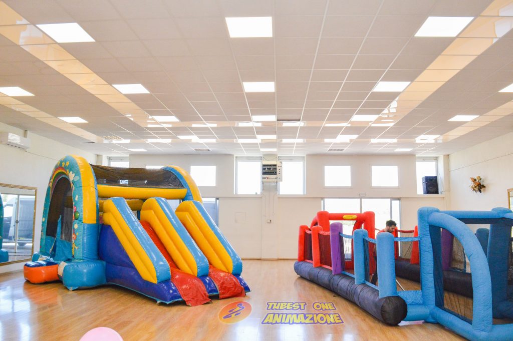 noleggio gonfiabile circo per feste bambini