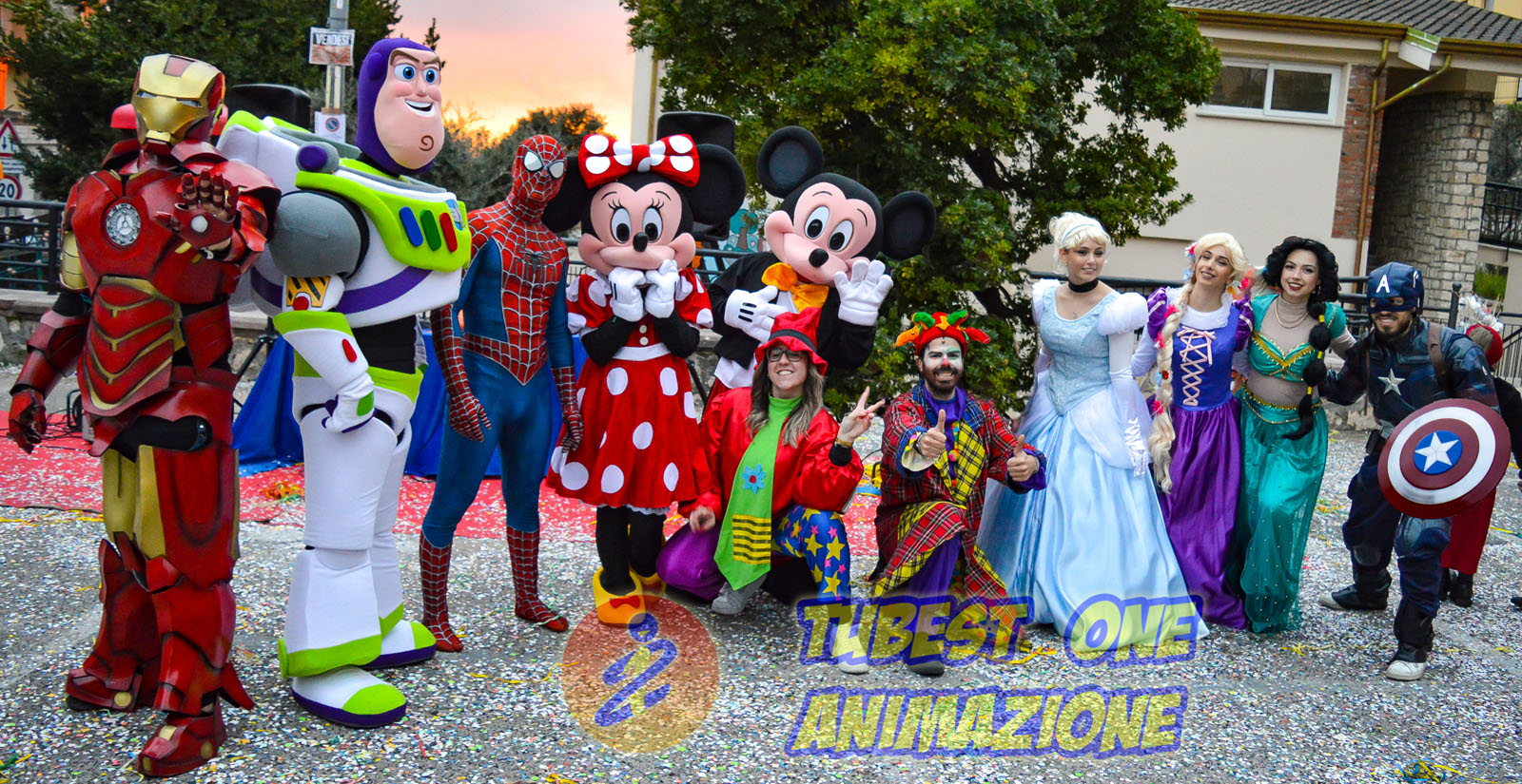 Cosplay principesse supereroi e mascotte topolino buzz Lightyear e minnie per feste ed eventi per bambini