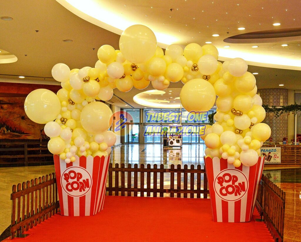 Arco di palloncini a tema Pop corn per eventi nei centri commerciali e nei cinema