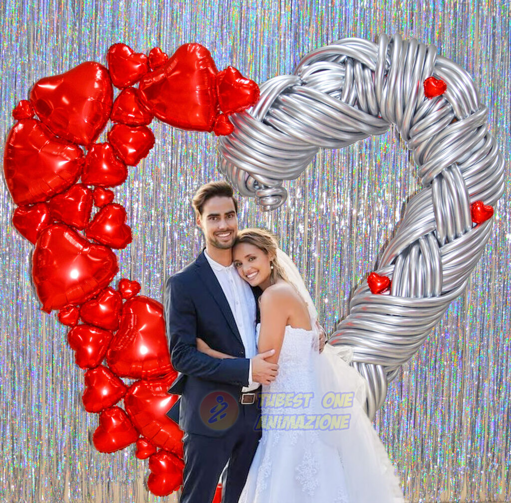 animazione matrimoni con cuore di palloncini modello artistico per foto con sposi e amici