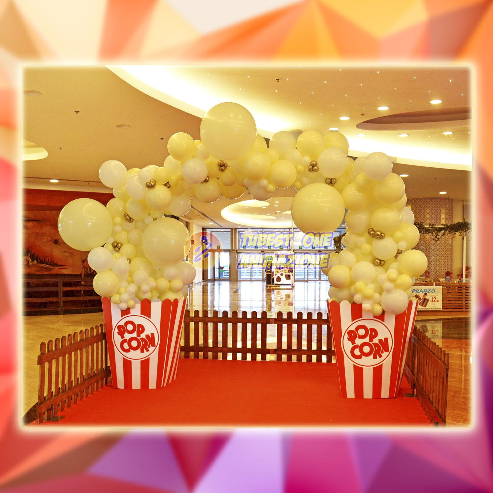 decorazione di palloncini a tema pop corn per eventi nei cinema e centri commerciali