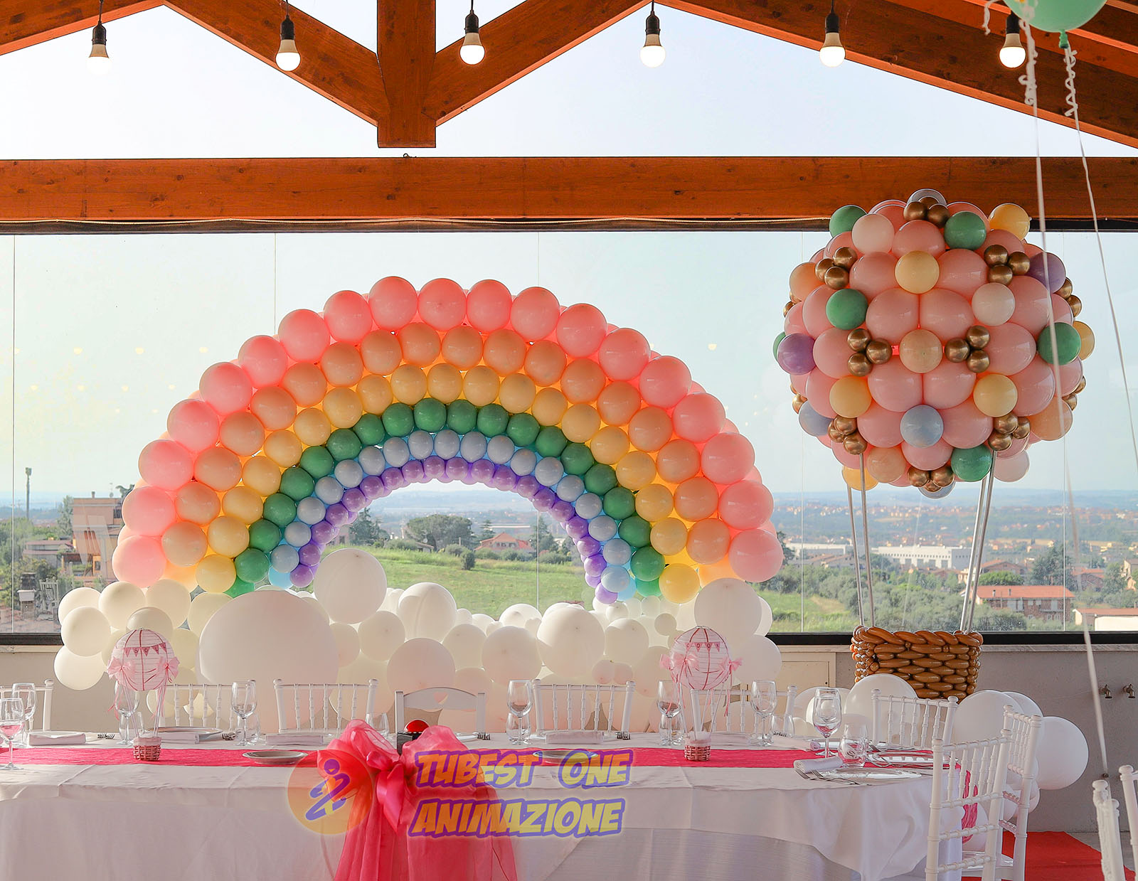 mongolfiera e arcobaleno di palloncini per feste e cerimonie