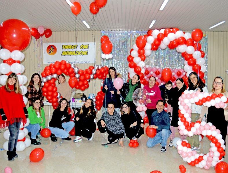 Corso di palloncini per diventare decoratori professionisti in grado di realizzare strutture con i palloncini